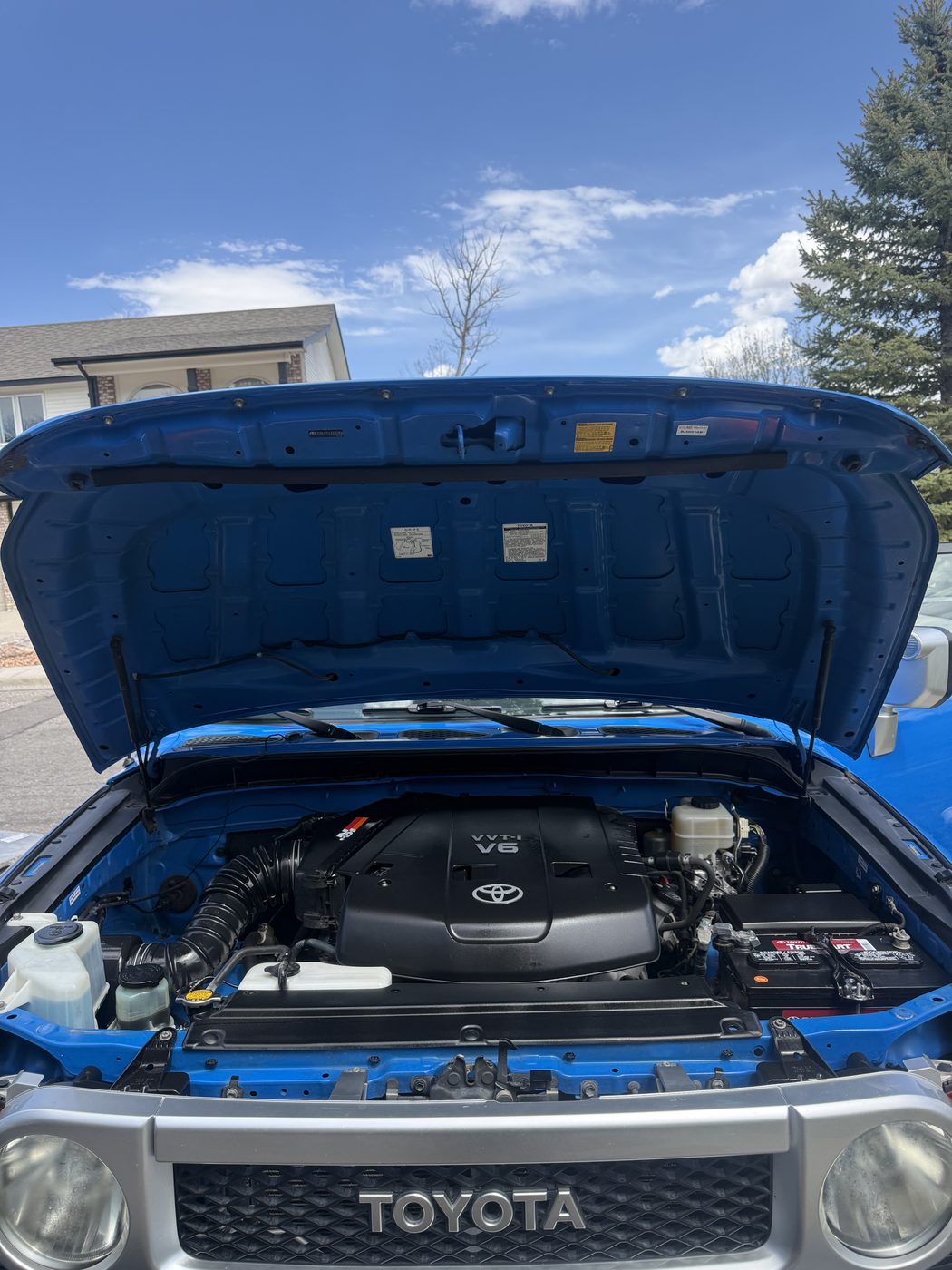 Toyota FJ Cruiser engine bay detail